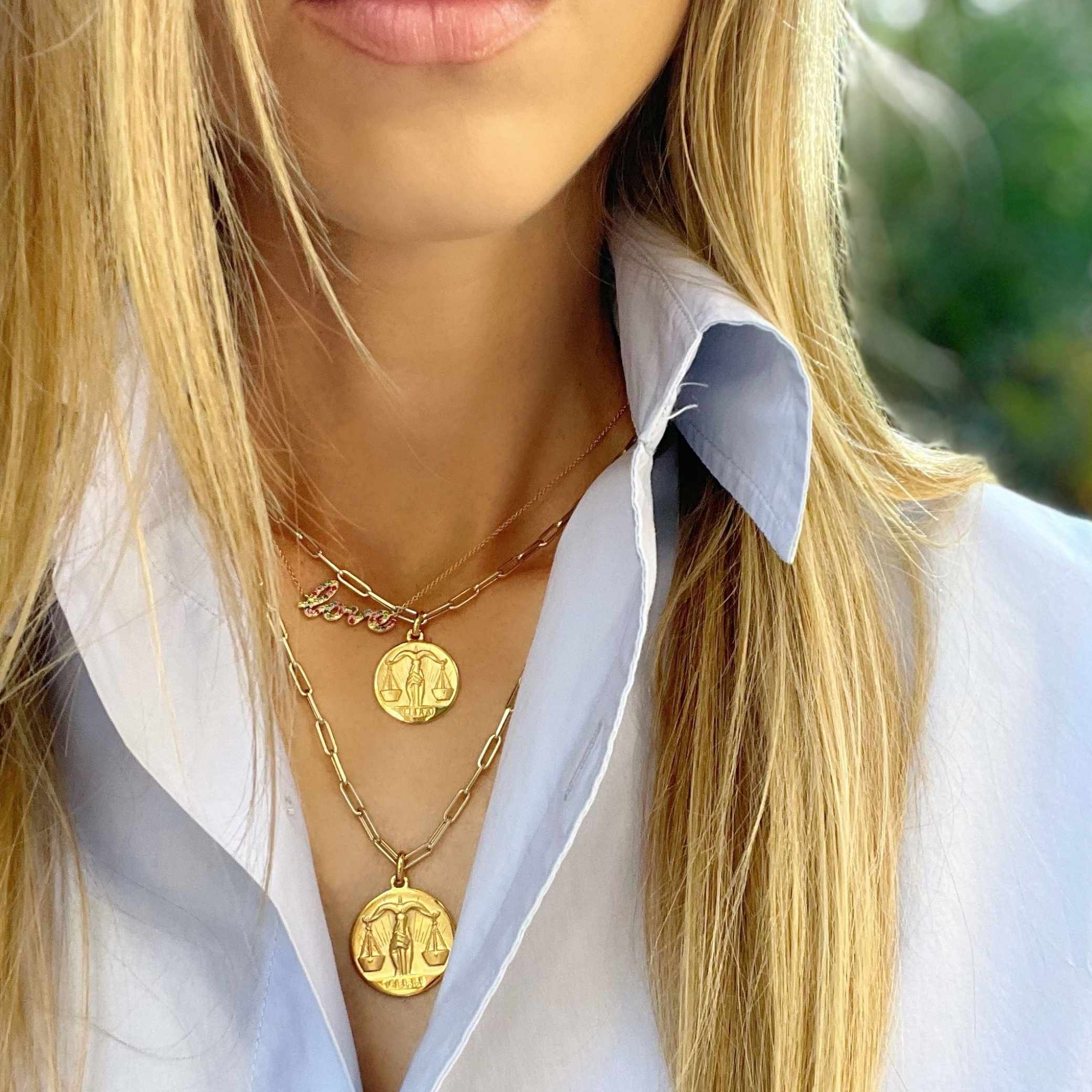Libra /La Balance 18k Symbol Medallion Charm